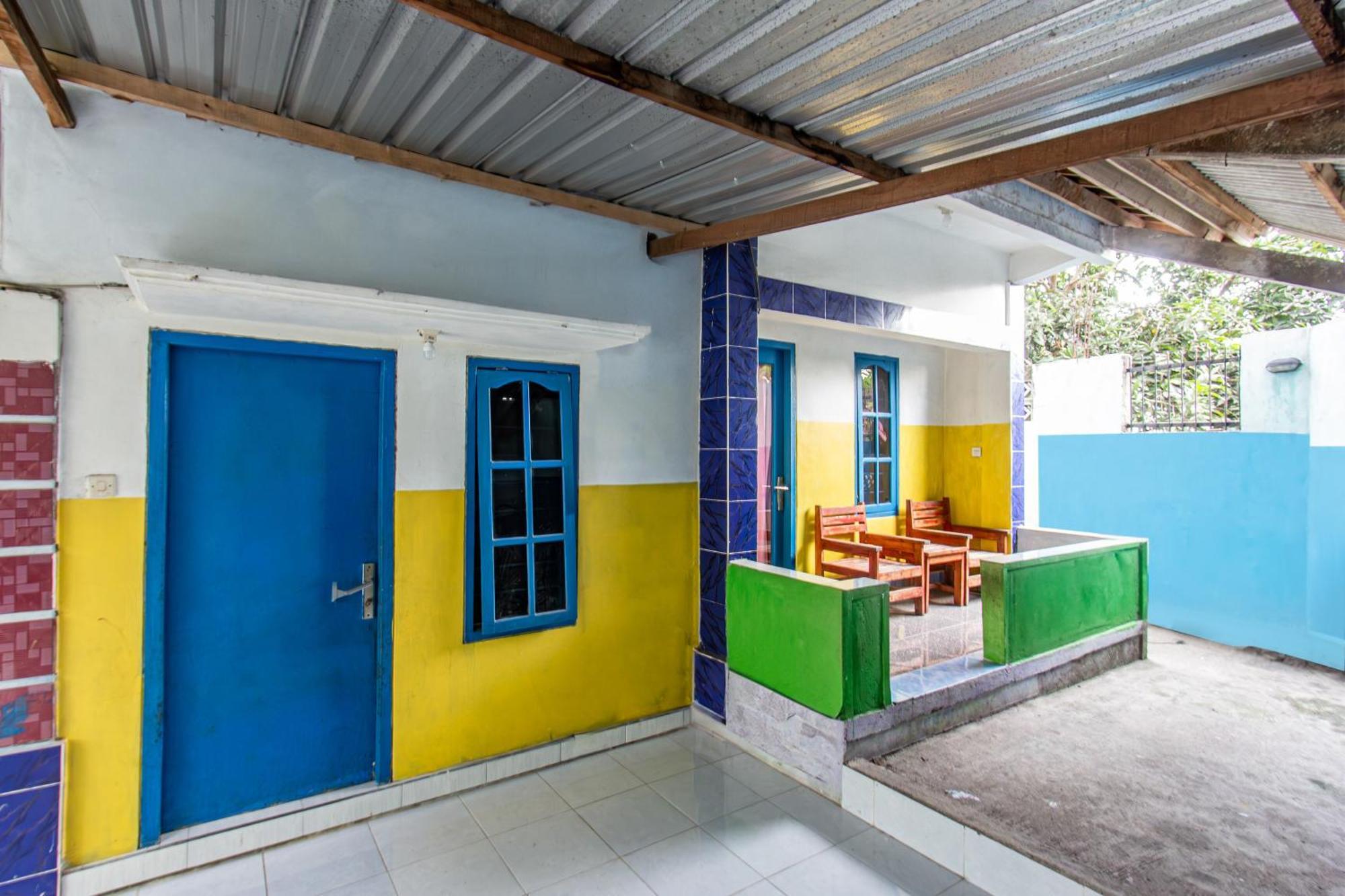 Oyo 93359 Kawi Homestay Praya Eksteriør billede